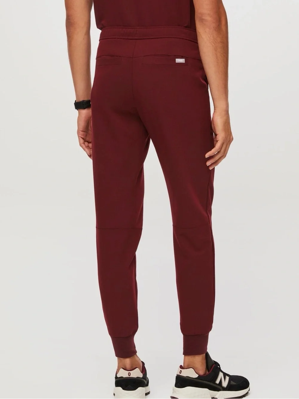 Figs Tansen Jogger Scrub Pant in Burgundy size Small